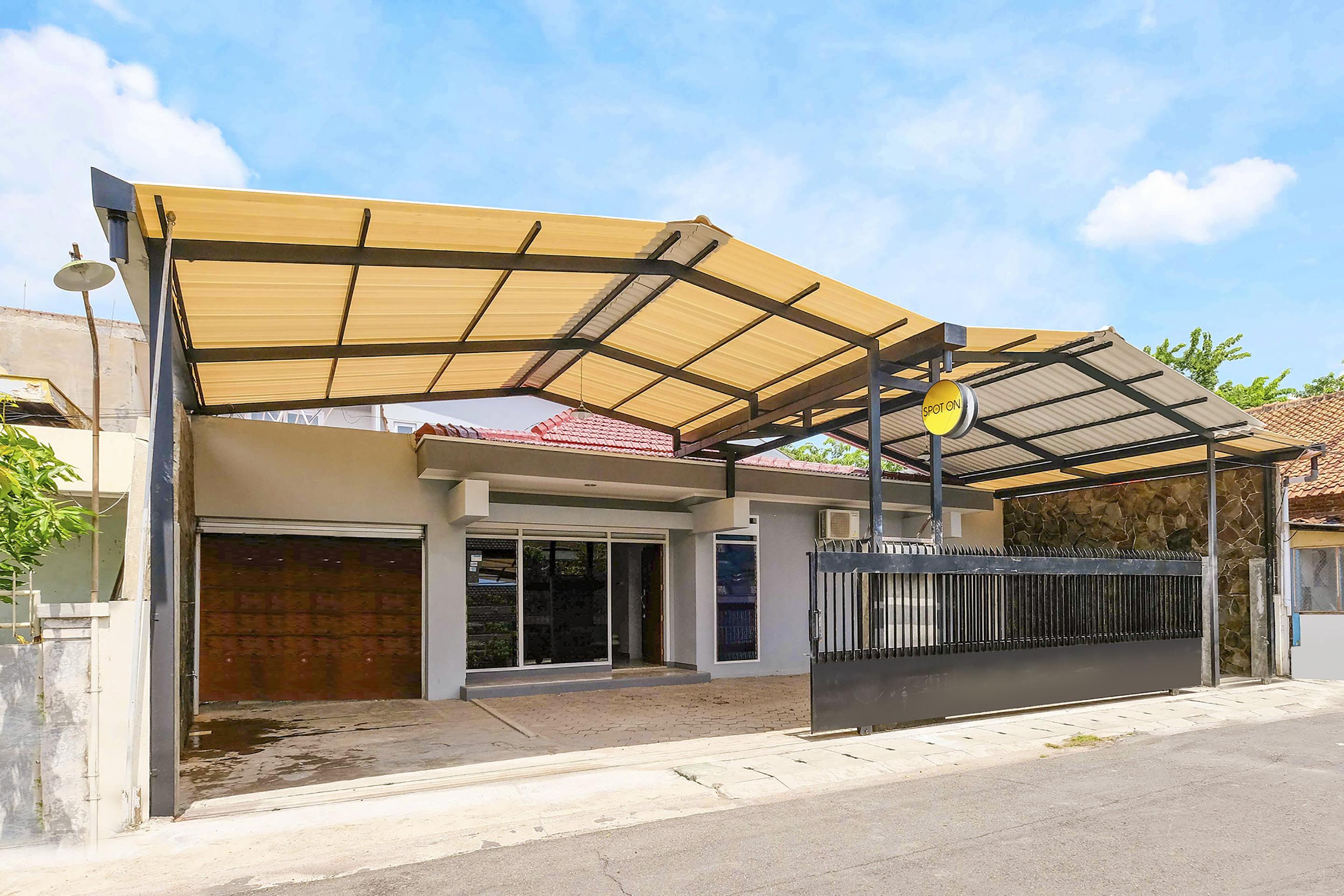 Hotel Spot On 2281 Omajo Semarang Exterior foto