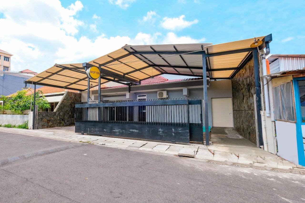 Hotel Spot On 2281 Omajo Semarang Exterior foto